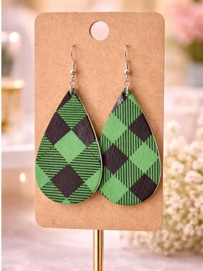 ⚠️ 5/25: Green & Black Christmas Pattys Day Celtics Plaid Teardrop Earrings